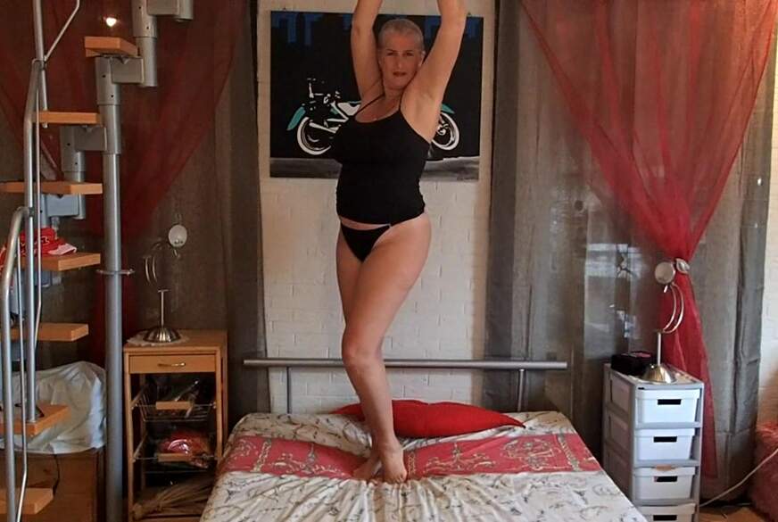 MegaTitten: ein heisser Strip