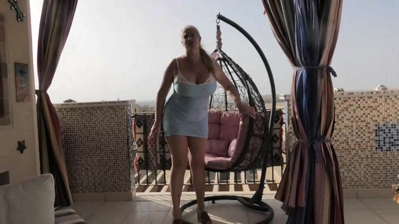 Komm Und wichs deinen dicken harten Riemen , hol Dir geil deine heiße Sahne raus , schau wie geil ich meine Fotze für Dich bearbeite , das gefällt Dir oder …