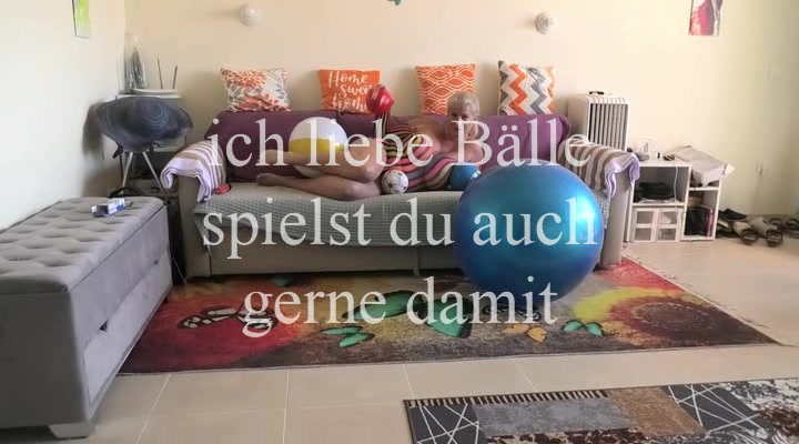 Bälle sind doch was feines , egal ob groß oder klein. , wichtig das sie gut in den Händen liegen , oder