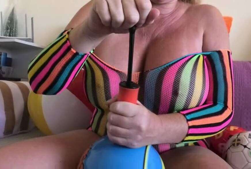 MilfUlrike: ich liebe Bälle spielst  du auch gerne damit