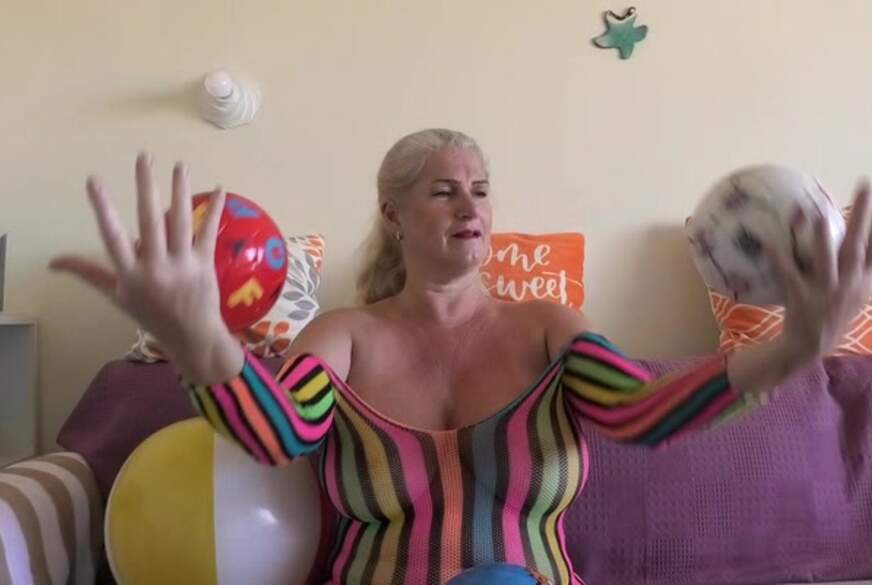 MegaTitten: ich liebe Bälle spielst  du auch gerne damit