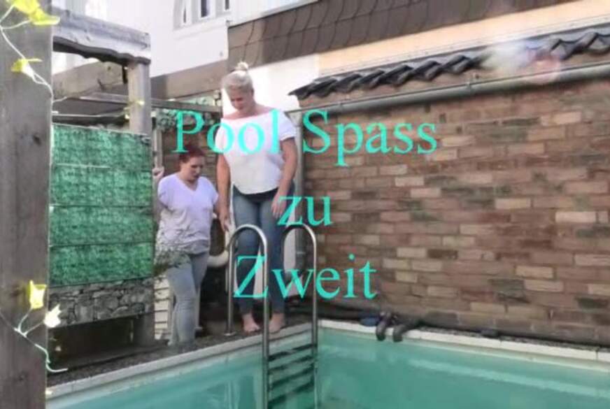 MilfUlrike: pool Spaß zu zweit
