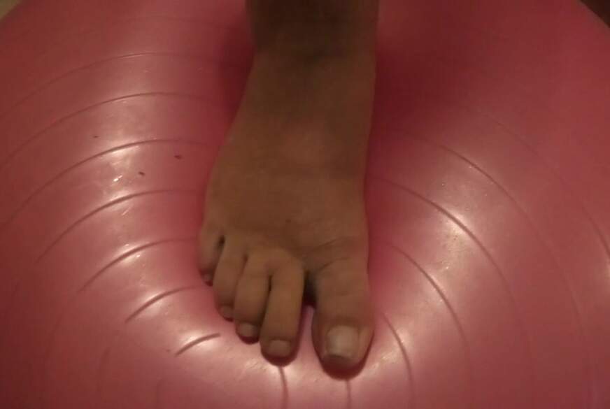 MilfUlrike: rosa Hüpfball Spass am Morgen