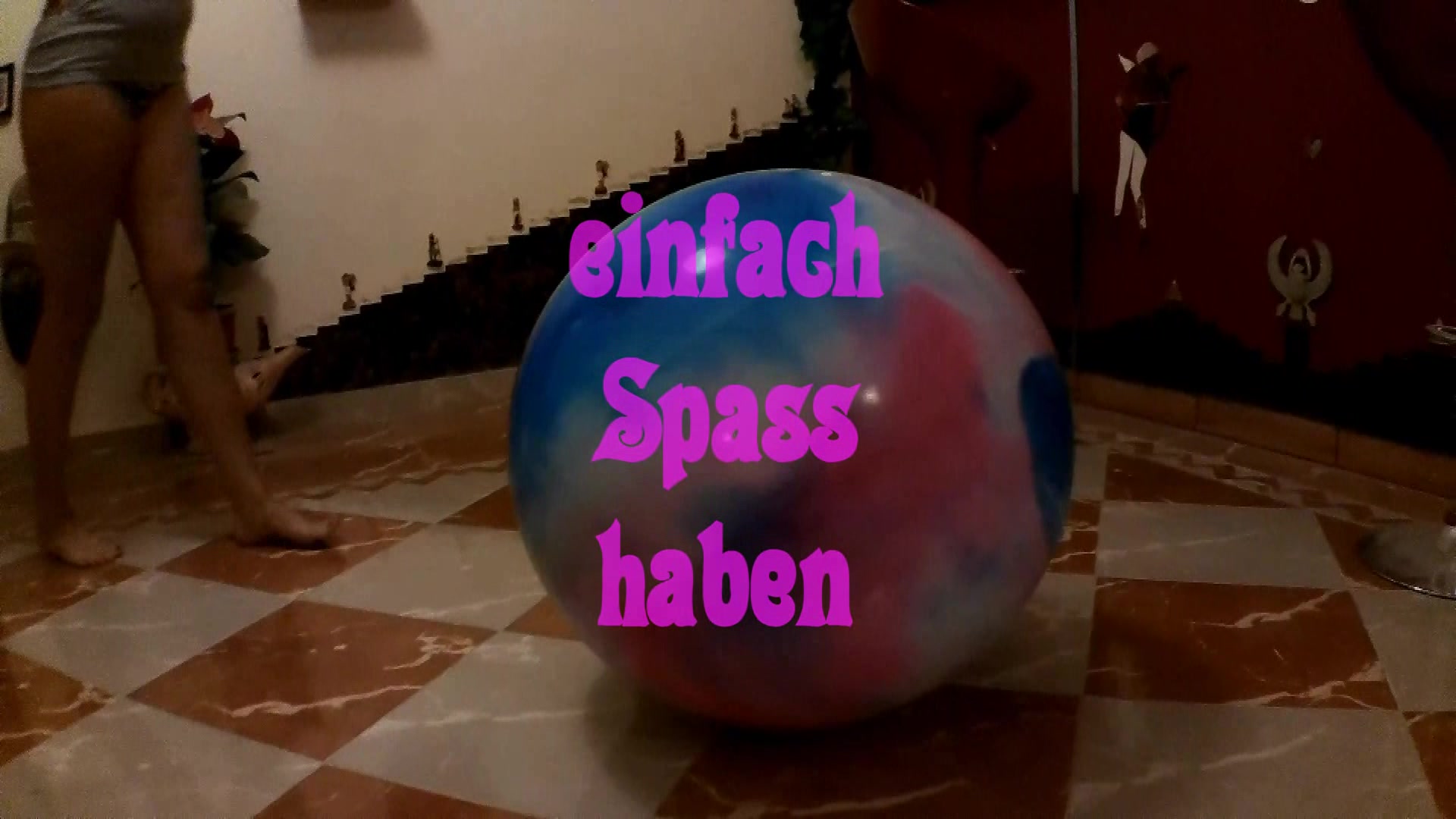 einfachSpass haben ein neues Video mit meinen Hüpfball