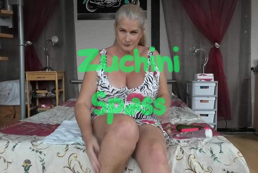 MilfUlrike: Zuchini Spass