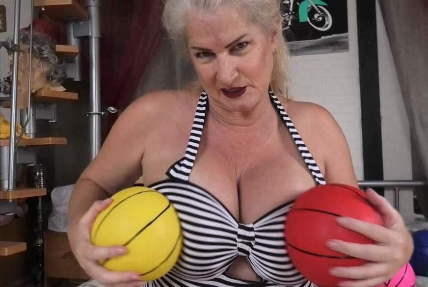 MegaTitten: Neue Bälle zum spielen