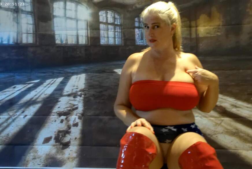 wonder Milf von MegaTitten pic3