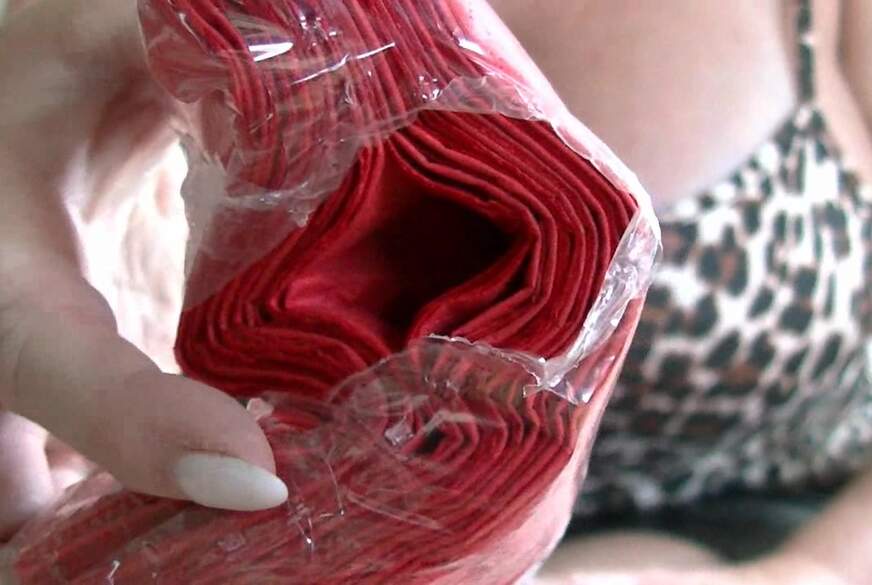 MegaTitten: rote Taschentücher für den W*****r