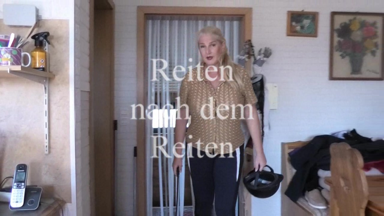 reiten nach dem reiten Ich war mal wieder reiten , omg, mich macht es immer heiß und geil… ich kann da nichts vor, wenn ich im Sattel sitze und mein muschi über das Leder reibt , nur der Stoff der trennt beides… meine titten im Galopp hoch und runter wippen..ahhhh… dann schnell nach Hause und den dildo raus holen .. und ihn geil abreiten ,, ein geiles gegühl