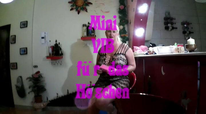 Uhiii was für ein geiles Toy, den kleinen  Vido in das Höschen schieben. Hihi, jemanden die Fernbedienung in die Hand drücken und der geile Spaß kann beginnen.    Überall und zu jeder Zeit , unerwartet … omg… da zuckt man und stöhnt… bin gespannt was damit alles passieren kann