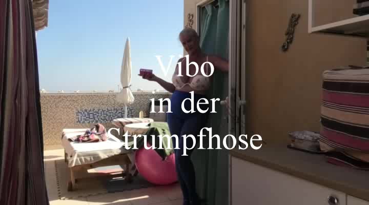 Vibo in der Srumpfhose Ich musste das geile Gerät noch mal probieren…. Omg… ich habe es mir in die Strumpfhose geschoben und damit rumgespielt… so schnell bin ich schon lange nicht mehr gekommen …grins