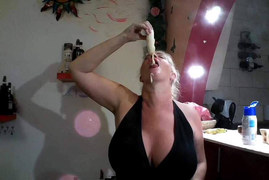 ich vernasche eine Banane von MegaTitten pic2