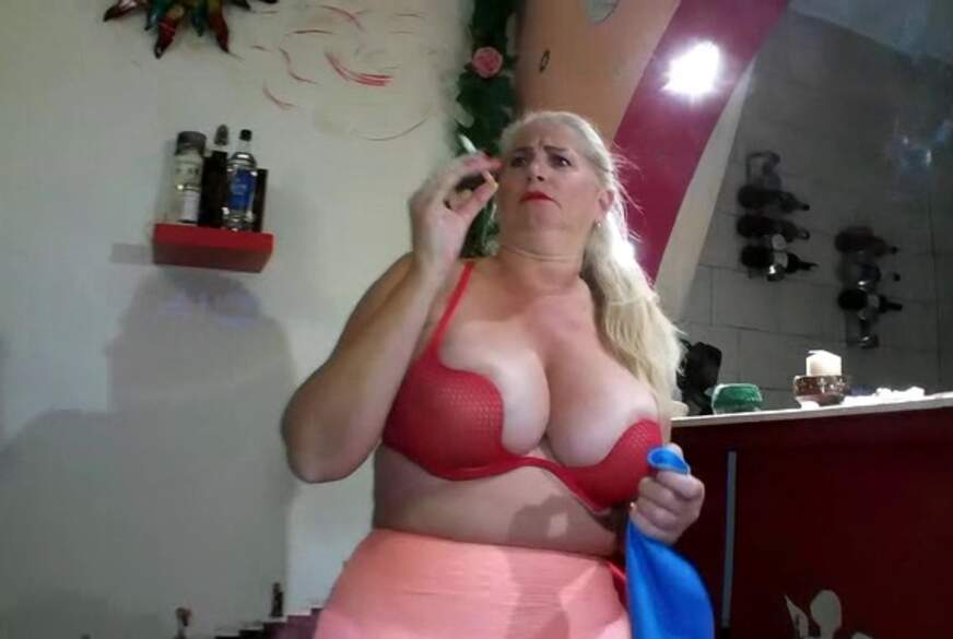 MilfUlrike: Luftballons geiles rauchen