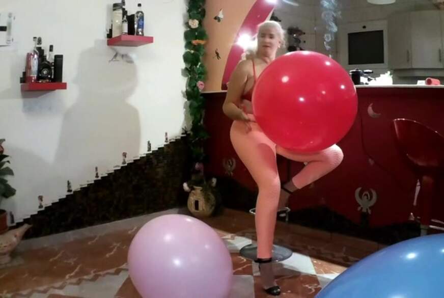 MilfUlrike: Smoking - Balloon Fetish