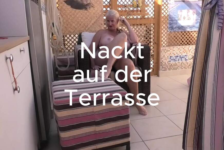 MilfUlrike: nackt auf der Terrasse