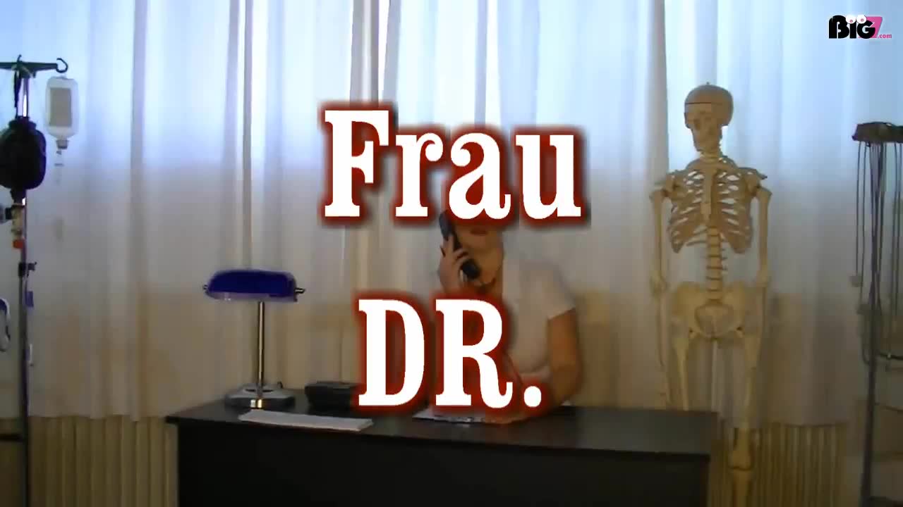 Frau Dr.lässt bitten..der nächste kam zur Behandlung..ob ich sein Verhärtungsproblem lösen kann...mal sehen..erstmal Hand anlegen