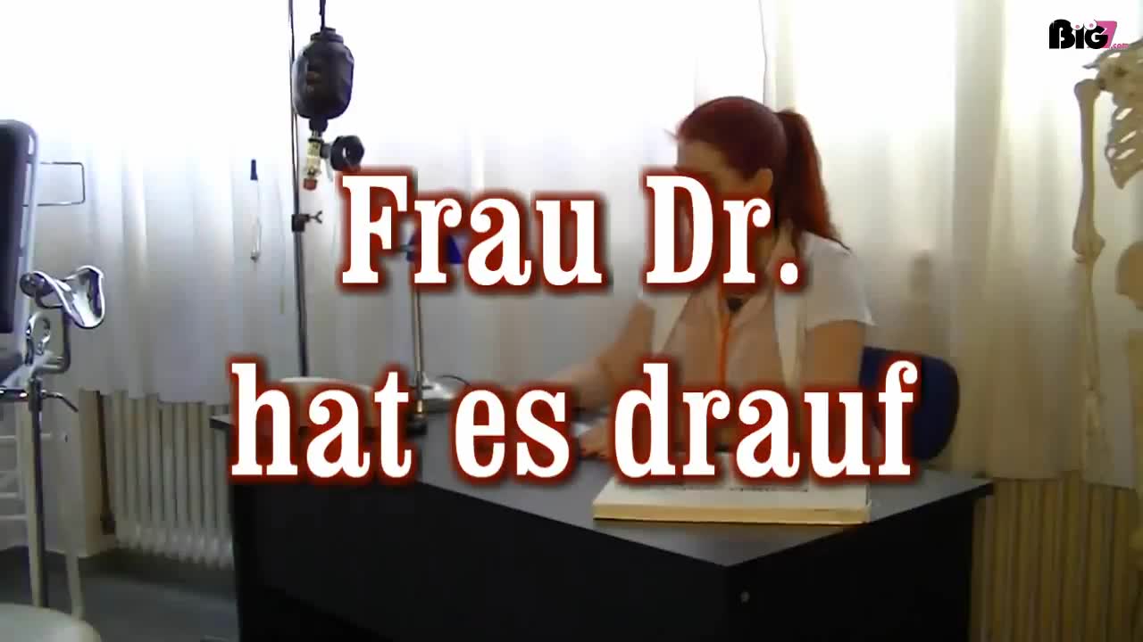 Frau Dr. hat es drauf Frau Dr. hat es wieder drauf...kaum hat der Patient sein leid geklagt...schon fängt Ihre B ehandlung an...GEIL und LEIDENSCHAFTLICH