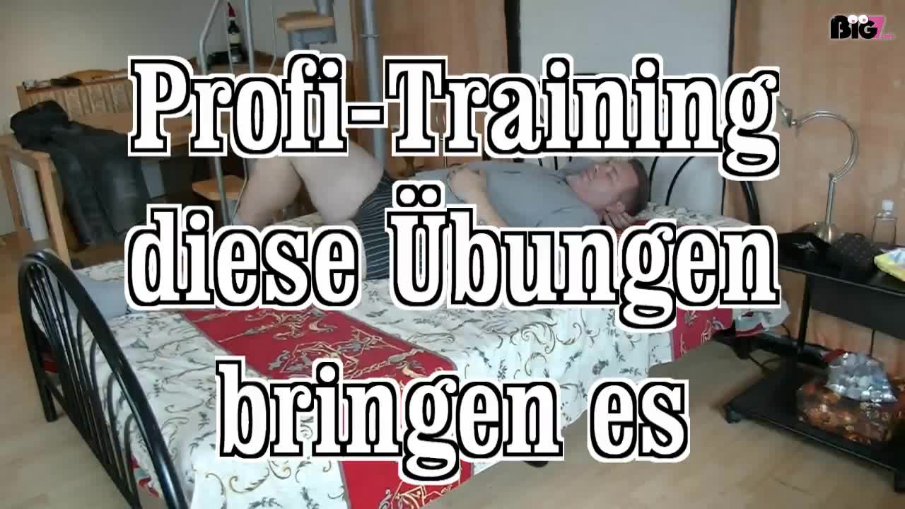 ein Profi-Sportler braucht immer Training....mein spezielles Training für Zuhause....hier ist Ausdauer,Feinmotorik und GEilheit gefragt...also ran an meien Übungen und 10 Wiederholungen...grins..schafft er es