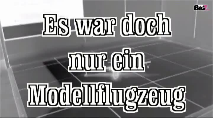 heule nicht...es war doch nur ein Modellflugzeug...du hast es mit viel Liebe zusammen gebaut...aber es nahm halt viel Platz weg...also mußte ich es zertreten so das es in den Müll paßt