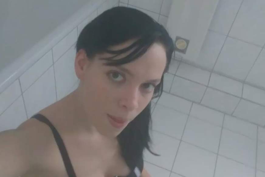 Lieblings-Lia: Tiefer und Geiler Dildo-B**wjob!