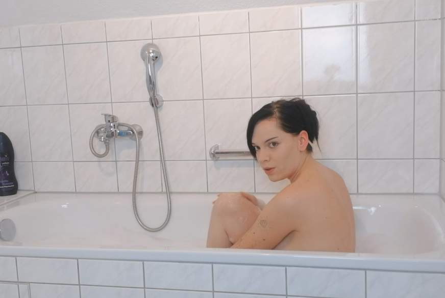 Lieblings-Lia: Hast Du Lust mit mir zu baden ?