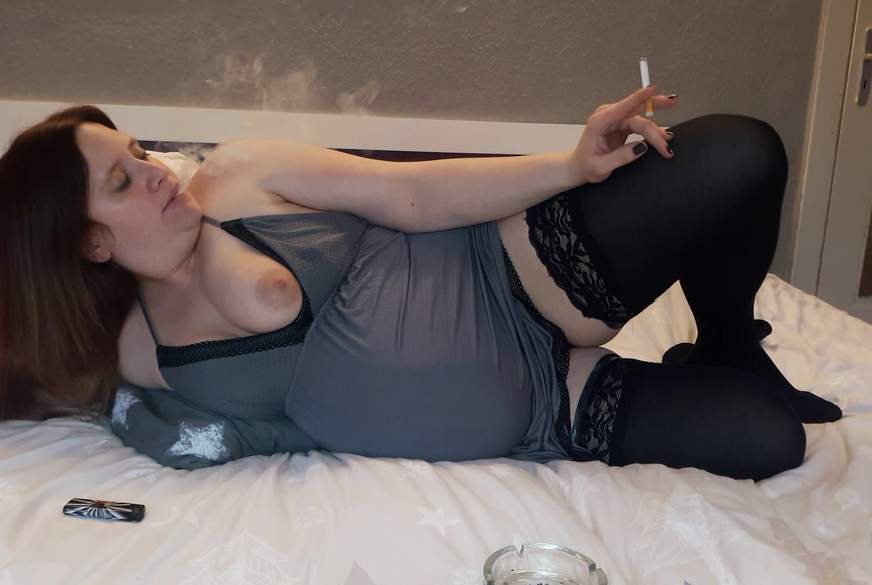 Smoking im Bett von M**iJessy pic2