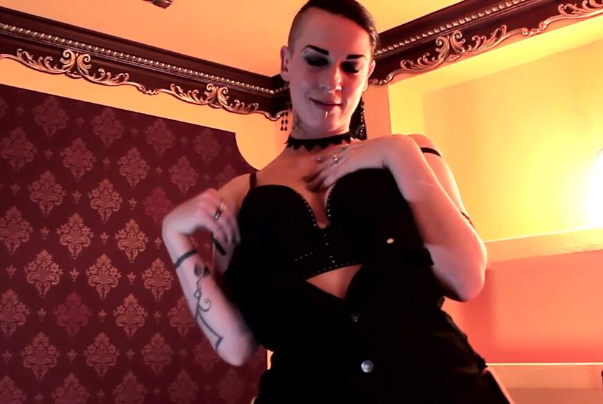 6eve6black6: Sexy Arbeiterin 2