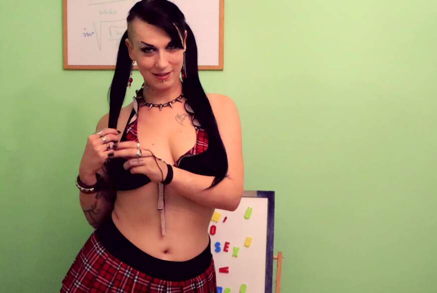 6eve6black6: Studentin solo