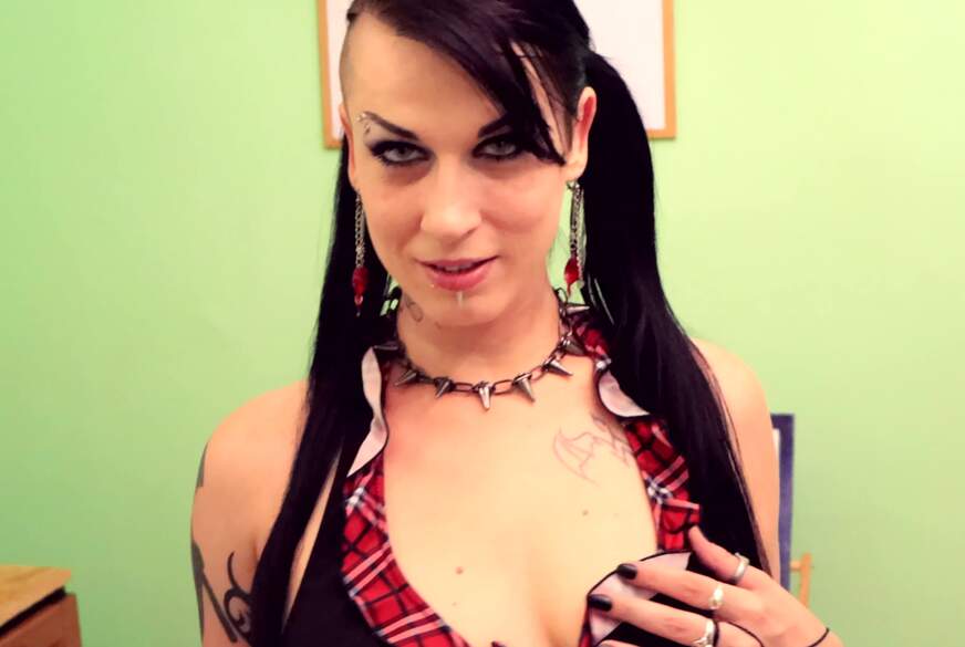 6eve6black6: Studentin solo
