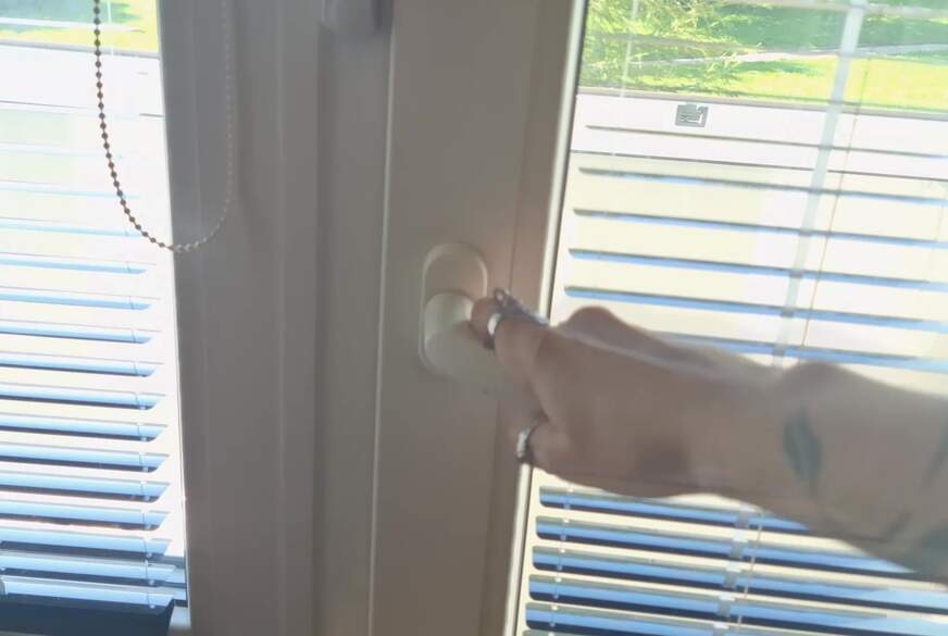 6eve6black6: Masturbation auf Balkon