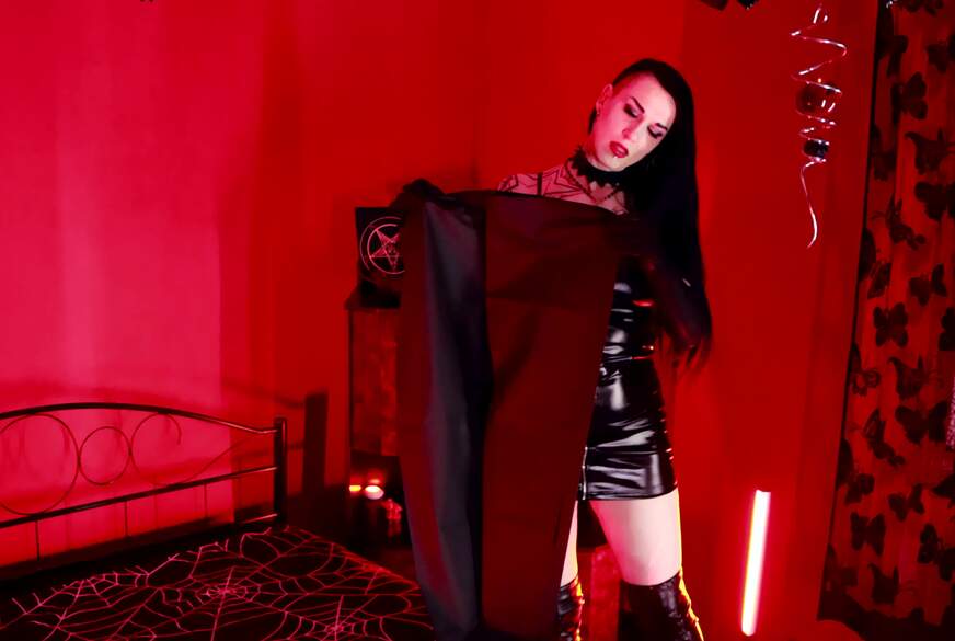 6eve6black6: Ölspiel mit einem Glasdildo,dunkel und schmutzig