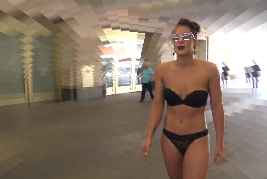 in Unterwäsche mitten in Berlin!! von OliviaChevalier pic2