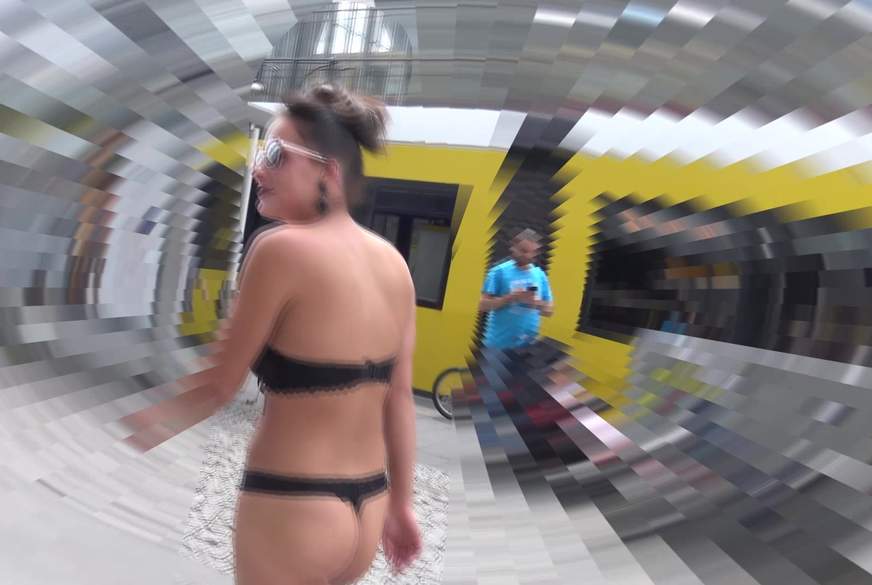 OliviaChevalier: in Unterwäsche mitten in Berlin!!