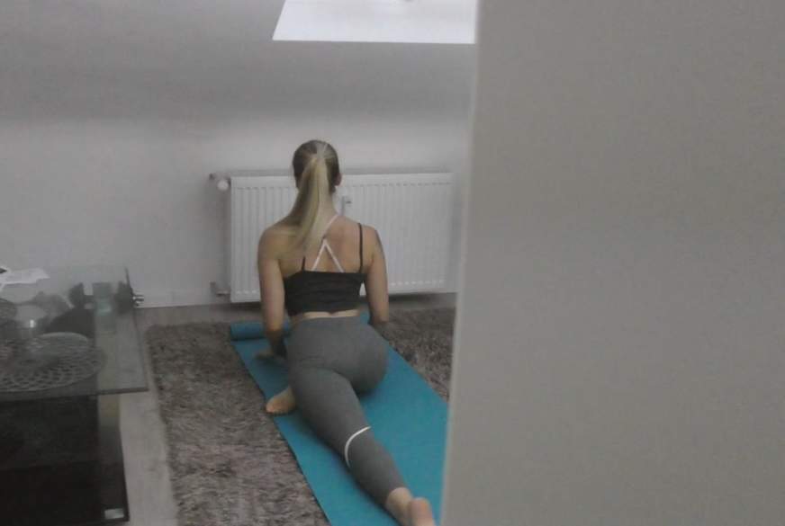 Mein dreister Mitbewohner - Yogavoyeur Teil 1 von Fiona-Fuchs