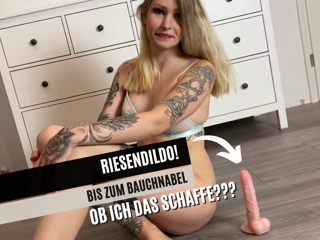 OMG! RIESENDILDO BIS ZUM BAUCHNABEL! Ja, ich gebe es zu. Es ist Corona-Time und ich bin hardcore unterfickt. Kein Typ in der Nähe, der es mir mit seinem harten Schwanz so richtig besorgen kann. *schnief Also habe ich mir online so einen Riesendildo bestellt - aber Oh mein Gott, ich bin wirklich unsicher, ob ich dieses Riesending in meine kleine enge Pussy bekomme. Du kennst mich, wenn ich horny bin, muss Abhilfe her. Ich bin aber wirklich unsicher, ob ich das schaffe...