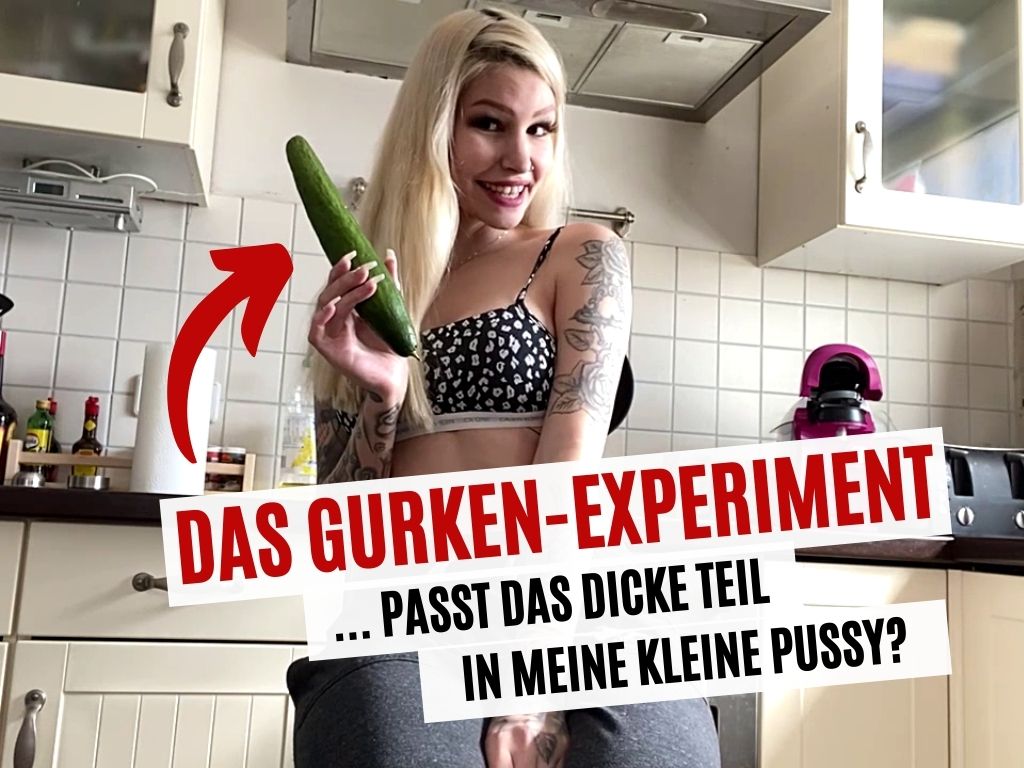 Gesundes ist wichtig - in Zeiten einer Pandemie :D Also nehme ich mir heute das Gemüse vor. Aber diese dicke schöne pralle Gurke erinnert mich daran, dass ich schon lange keinen echten Schwanz mehr hatte... Wie tief die wohl in mich hineinpasst?  [ Und OMG - das ist echt tief! ]