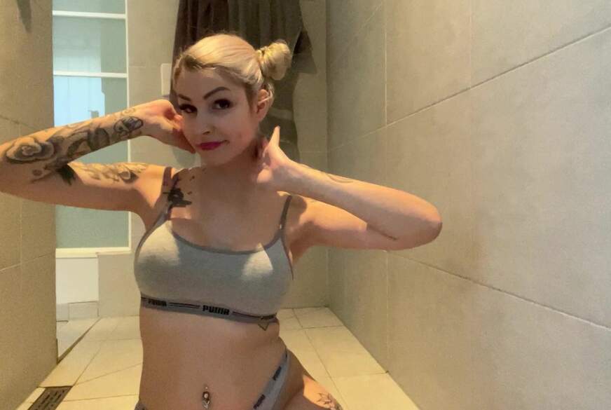 Sina-Valentini: S****z AUF MICH! ÖL UND DIRTY-TALK AM FETISCH-FREITAG