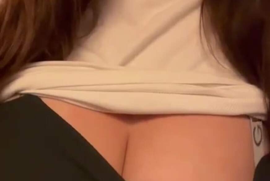 P***yDesire: Ich bearbeite meine d**ken Titten für dich...