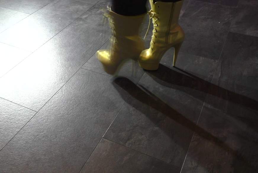 goldene Plateaustiefel von DominaLadySusan pic1