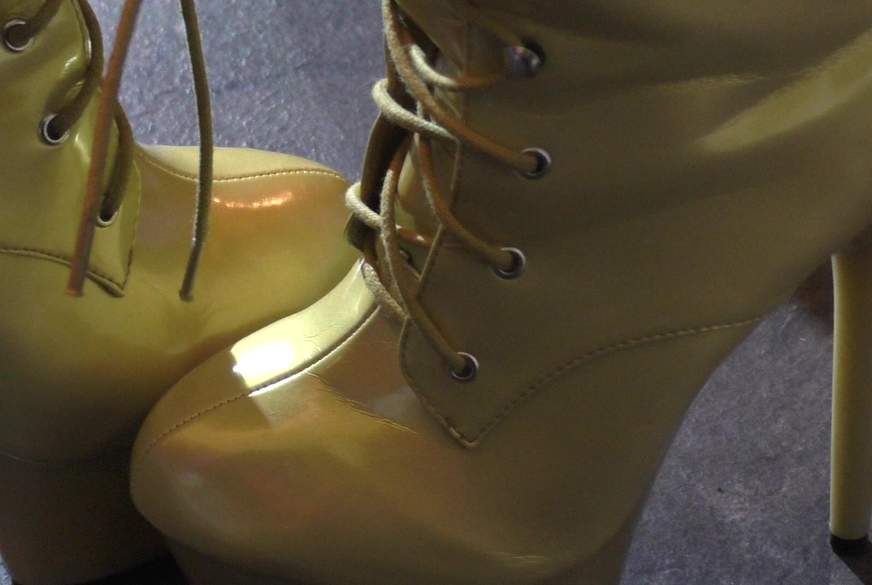 goldene Plateaustiefel ausziehen von DominaLadySusan pic4