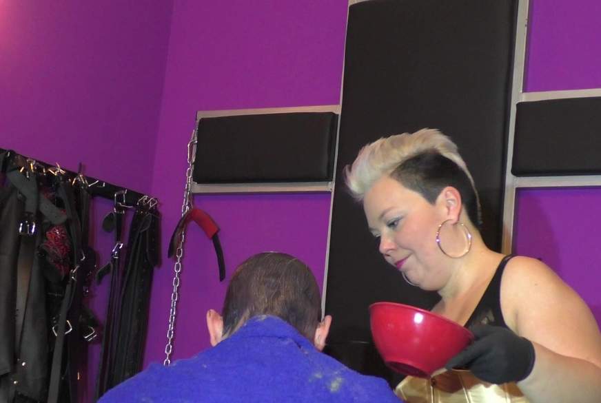 Dominanter Haarschnitt im B**terfly-Anzug Teil 3 und Haare faerben von DominaLadySusan pic4
