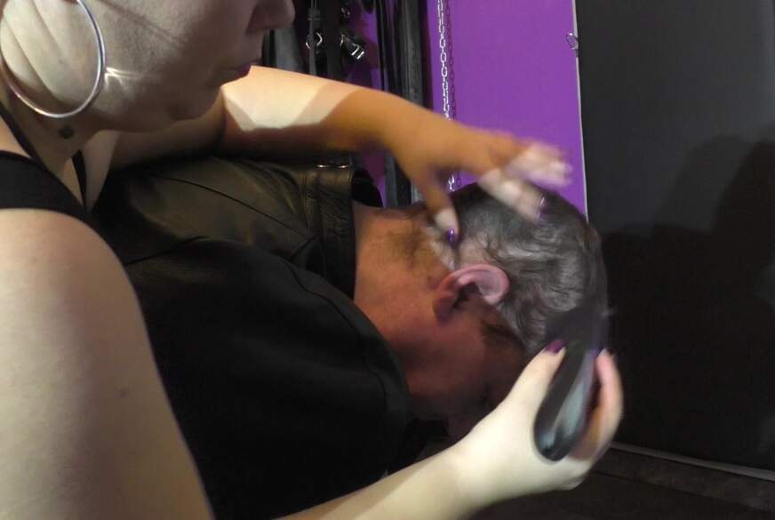 Dominanter Haarschnitt im B**terfly Anzug Teil 2 von DominaLadySusan pic1