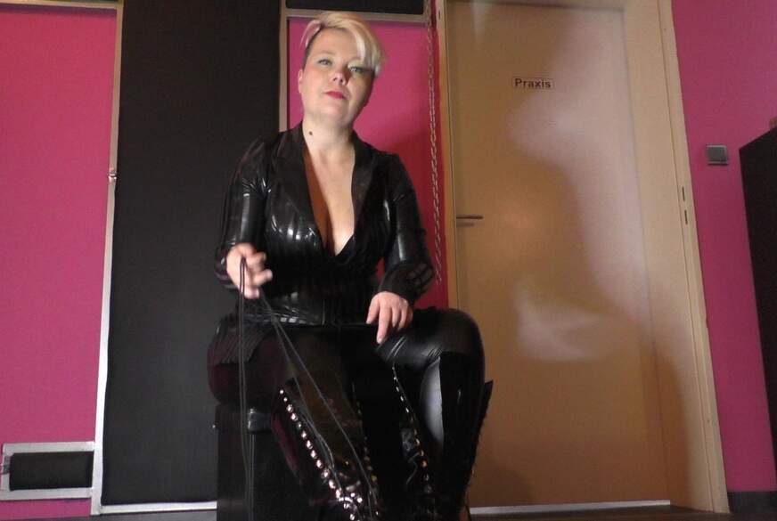 DominaLadySusan: Bewundere meine neuen schwarzen Overknees
