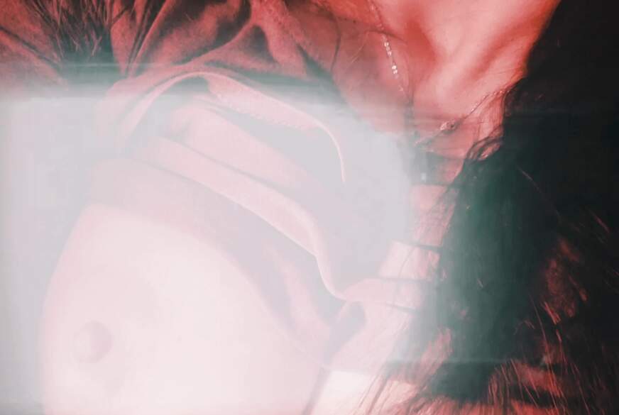 ItalianXgirl: Gierige P***y hat dringend Aufmerksamkeit nötig!