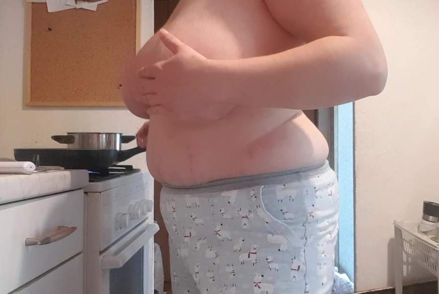 Geile-Babsi: Oben ohne kochen