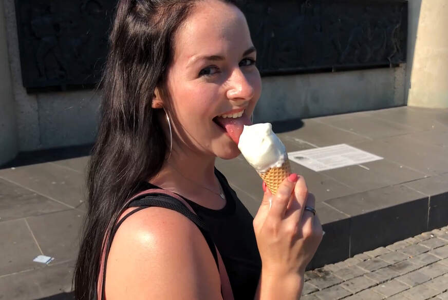 DerPornobeamte: A**ls******e in der Stadt aufegrissen!