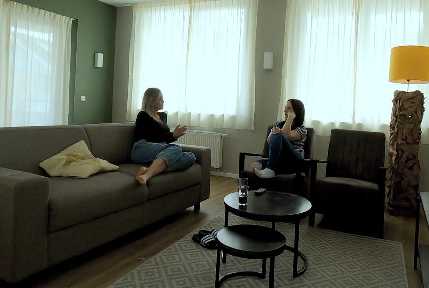 Swinger Hotel F**k! Ich nehme mir LarissaBell h**t vor und Emma l***t mein S****a von ihren Titten!  von DerPornobeamte