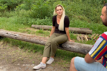 Mainacht 2026! Eskalation am Feuer! Fremde Blondine wird h**t d**********t!