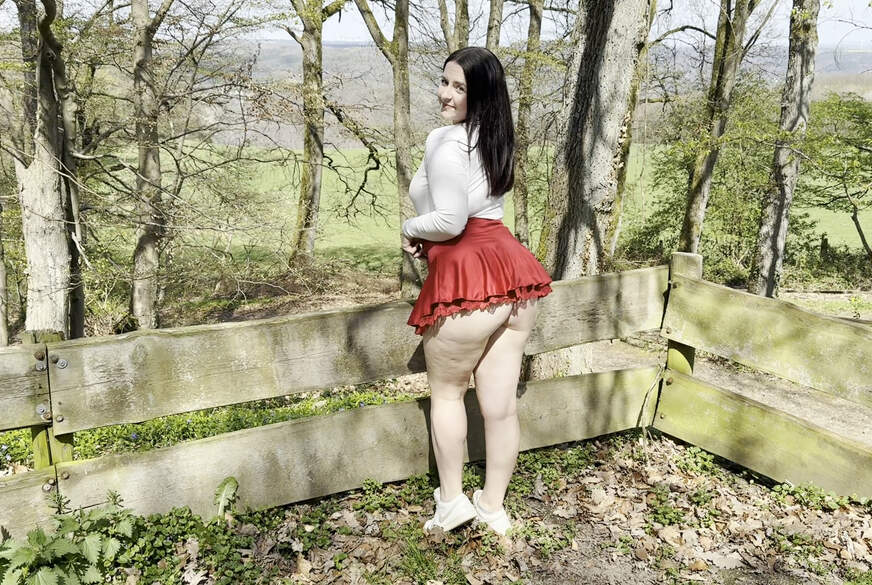 DerPornobeamte: Minirock im Wald! PUBLIC B**wjob und h**ter F**k!