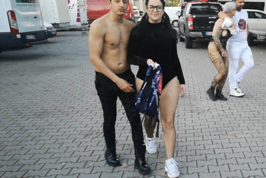 DerPornobeamte: Venus EXTREM! Emma und Cat lassen jeden ran!